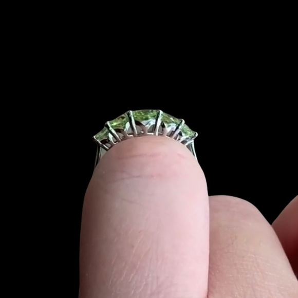 STERLING SILVER PERIDOT RING - Picture 10 of 12